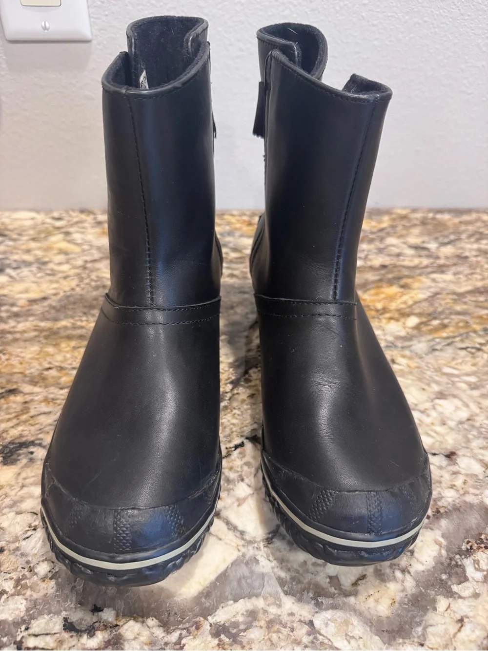 SOREL Lolla Black Waterproof Leather Buckle Ankle Boots Women’s 7
